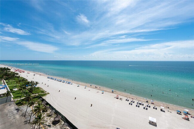 Foto del edificio - 17475 Collins Ave