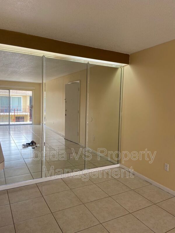 Foto del edificio - 925 W Oak Ridge Rd