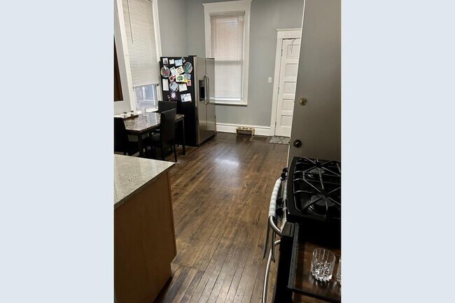 Foto del edificio - 2552 N Southport Ave