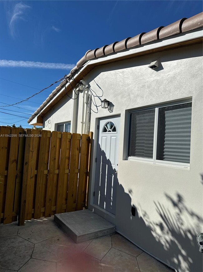 Building Photo - 1810 SW 93rd Ct