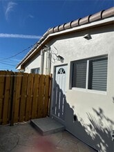 Building Photo - 1810 SW 93rd Ct