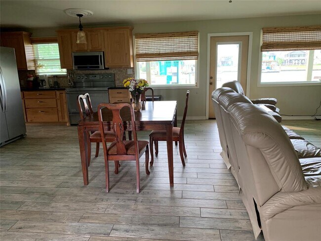 Building Photo - 166 Creekside Dr