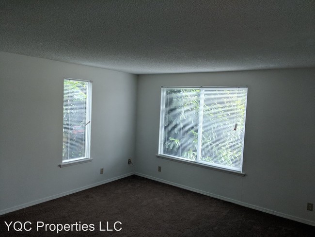 Building Photo - 608 R St