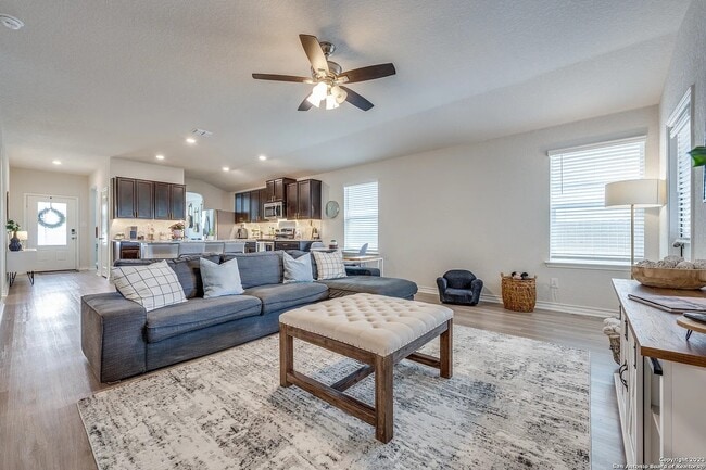 Living Area - 2915 Thackery Grv