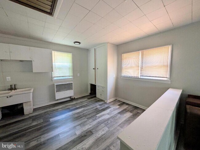 Foto del edificio - 1100 Woodlawn Ave