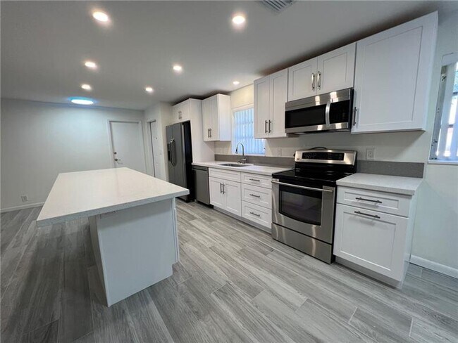 Foto del edificio - 641 SE 18th Ave