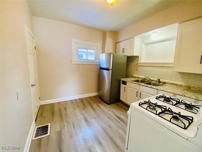 Foto del edificio - 383 Black St