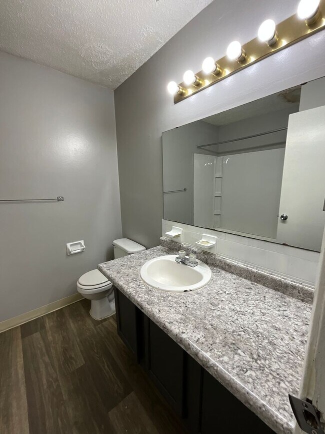 Building Photo - 7317 Rockleigh Ave