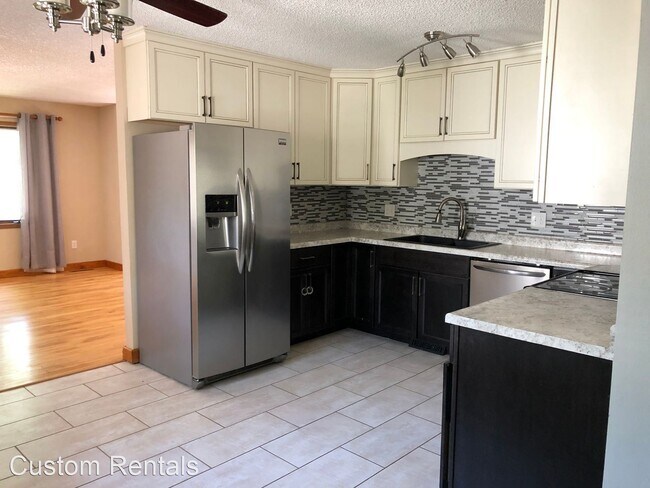 5 br, 3 bath House - 908 Sandusky Dr photo'
