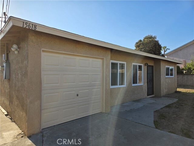 Foto principal - 15618 Clark Ave