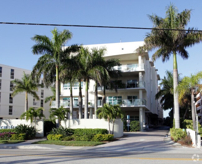 the Crescent Apartments Sarasota, FL