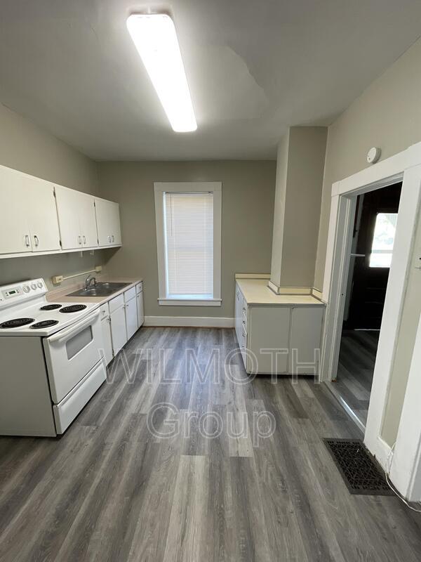 Foto del edificio - 801 E Main St