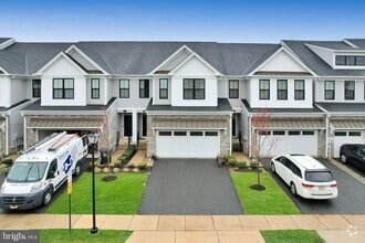 Building Photo - 9 Clover Ln