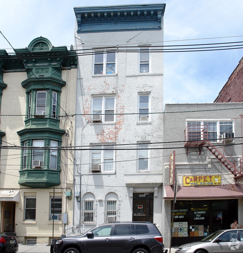 Building Photo - 3811 Palisade Ave