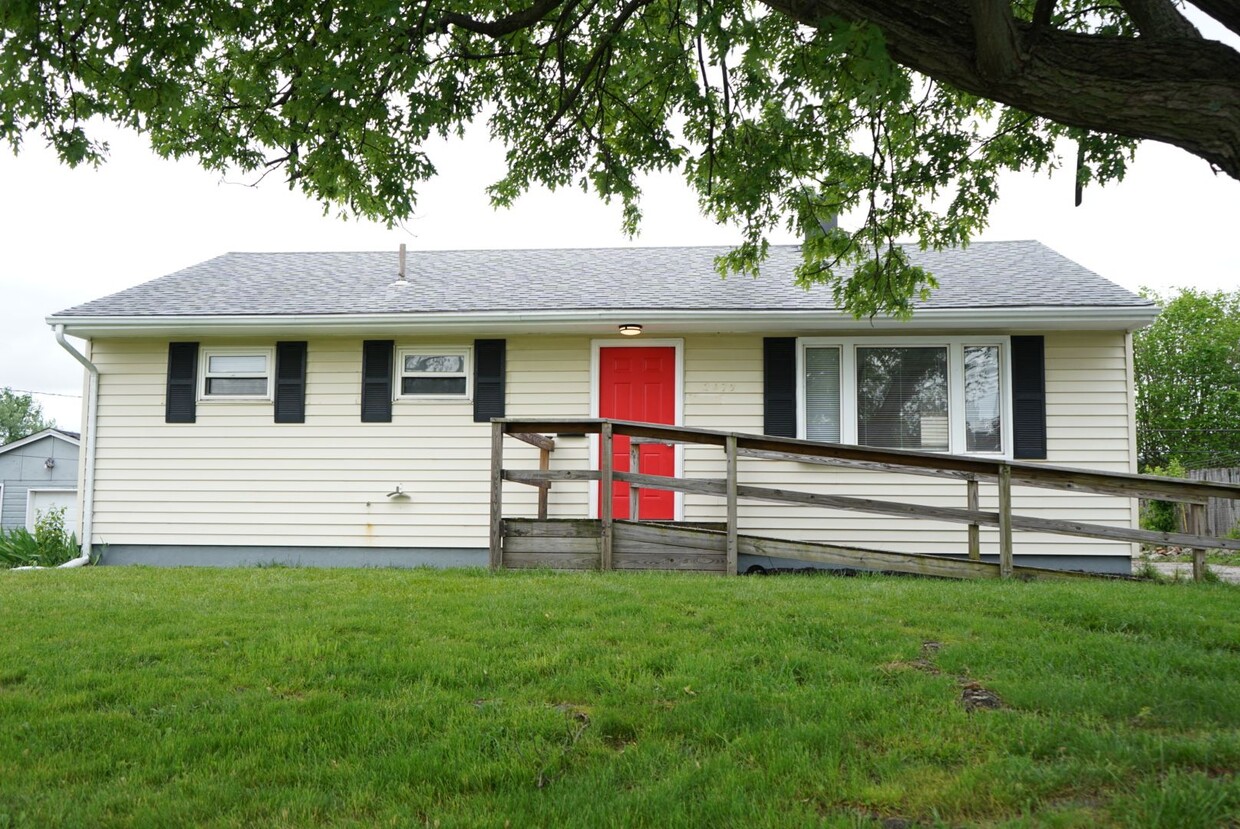 Primary Photo - 2473 E Dorothy Ln
