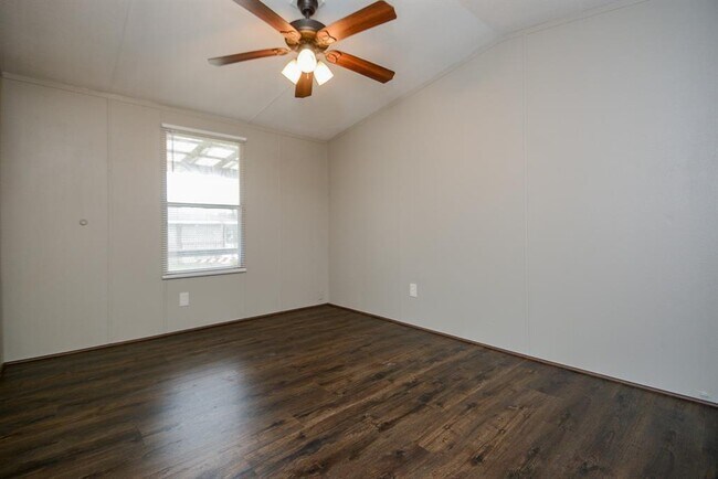 Foto del edificio - 22594 Cuttler Rd