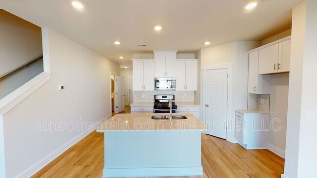 Building Photo - 908 Yarn Wy