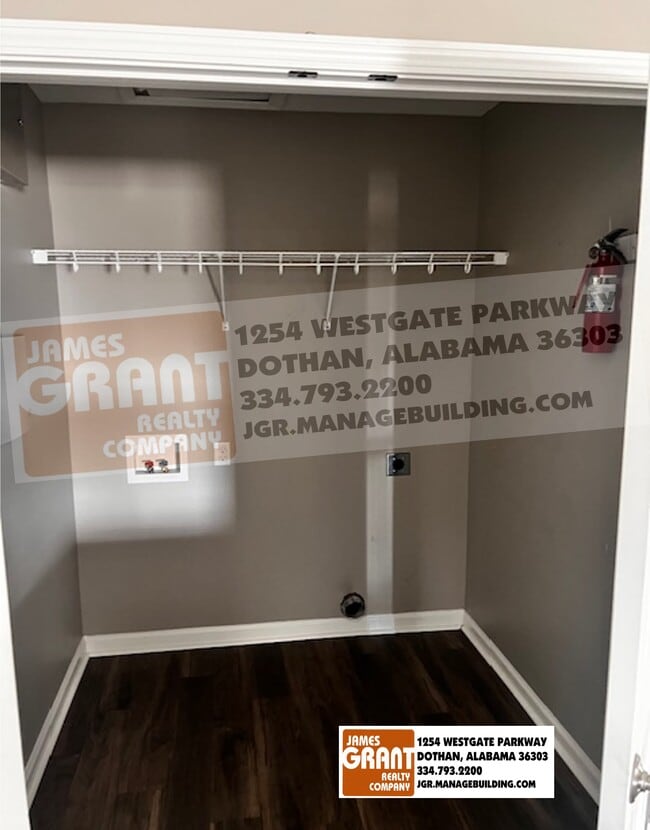 Building Photo - 9947 S Park Ave