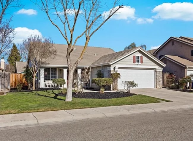 Building Photo - 2085 Pinehurst Ct