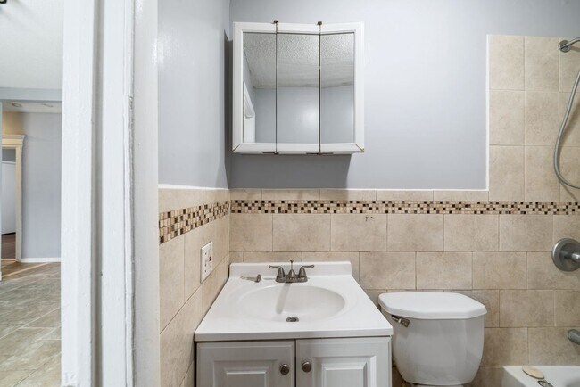 Foto del edificio - 705 Dixwell Ave