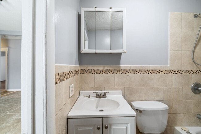 Building Photo - 705 Dixwell Ave