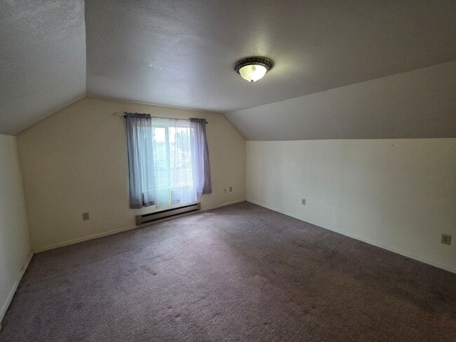 Building Photo - Charming 3 bedroom 1
