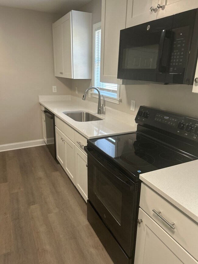 Building Photo - 1656 NE 22nd St