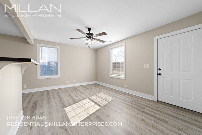 Building Photo - Charming Single-Story Home with Spacious Yard Near Fort Campbell