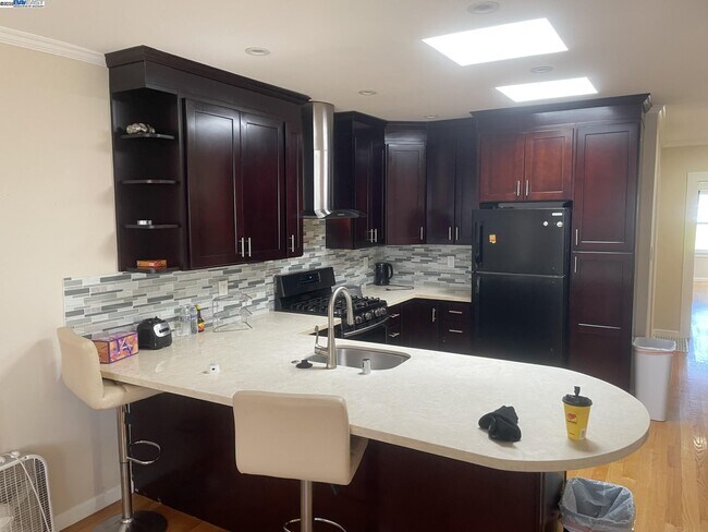 Building Photo - 586 39th Ave