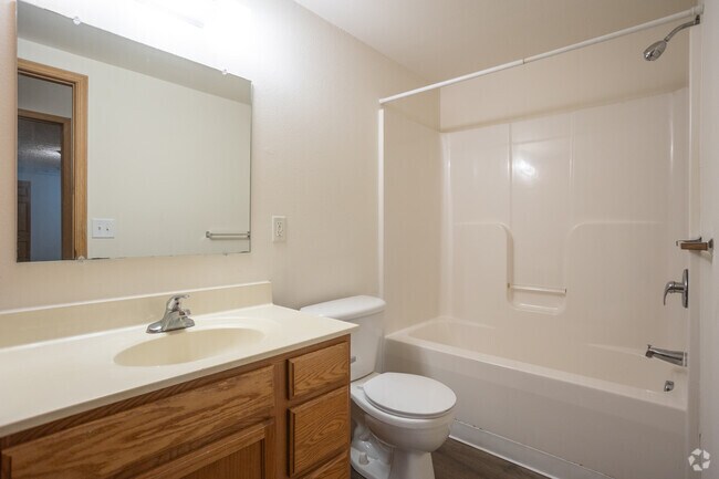 3 habitaciones, 2 baños - 1552 pies cuadrados - Coopers Landing Apartments