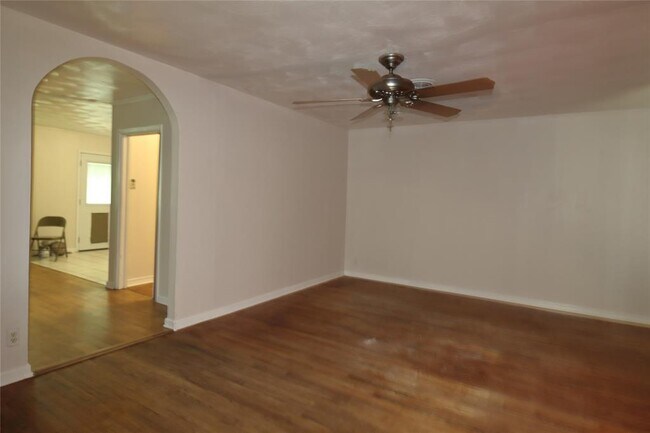 Foto del edificio - 1800 Richardson Ln