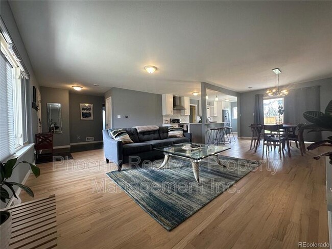 Building Photo - 4000 Darley Ave