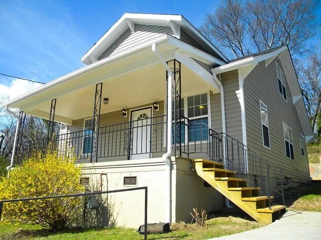 Building Photo - 1305 Moses Ave