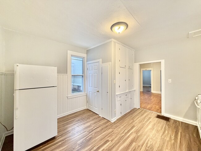 Building Photo - 426 S Jackson St