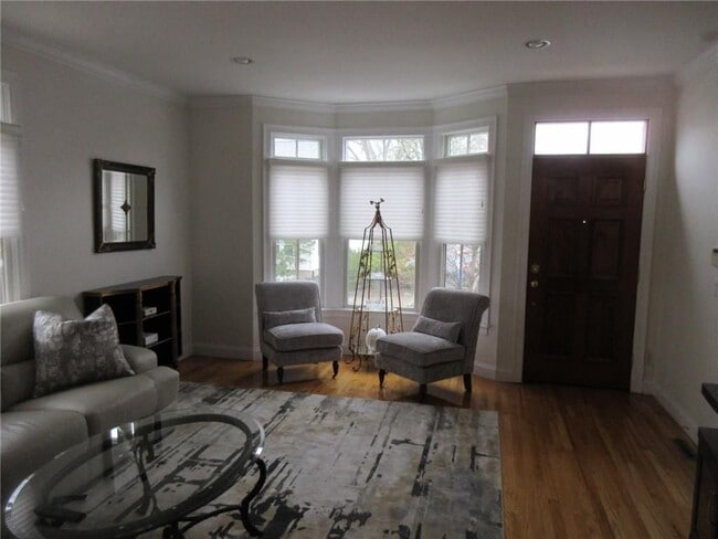 Building Photo - 270 Waterman St