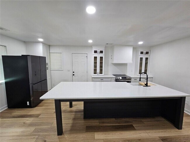 Foto del edificio - 2107 Pinehurst Dr