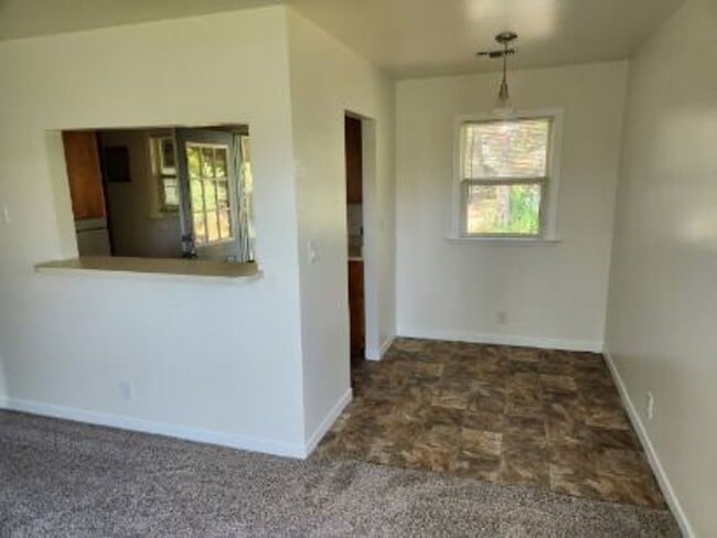 Building Photo - Close to canyon trails