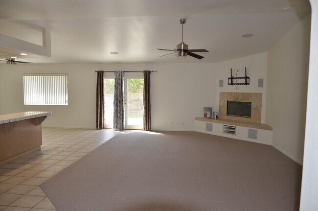 Foto del edificio - 42111 Sandy Bay Rd