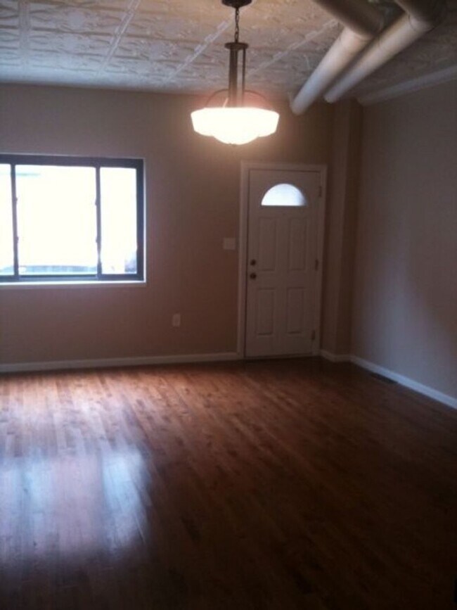 Foto del edificio - Beautifully Renovated Home in South Side Flats