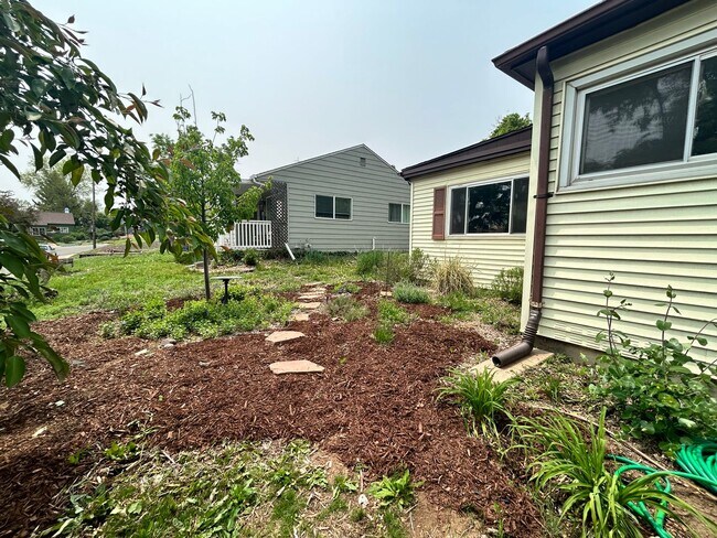 Foto del edificio - $0 DEPOSIT OPTION. Quaint 2 Bed, 1 Bath Ra...