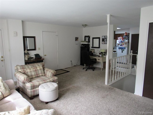 Building Photo - 2421 Golden Shores Dr