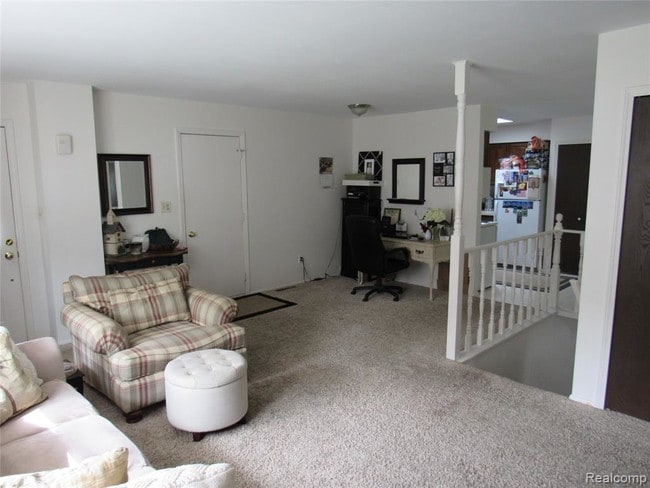 Foto del edificio - 2421 Golden Shores Dr
