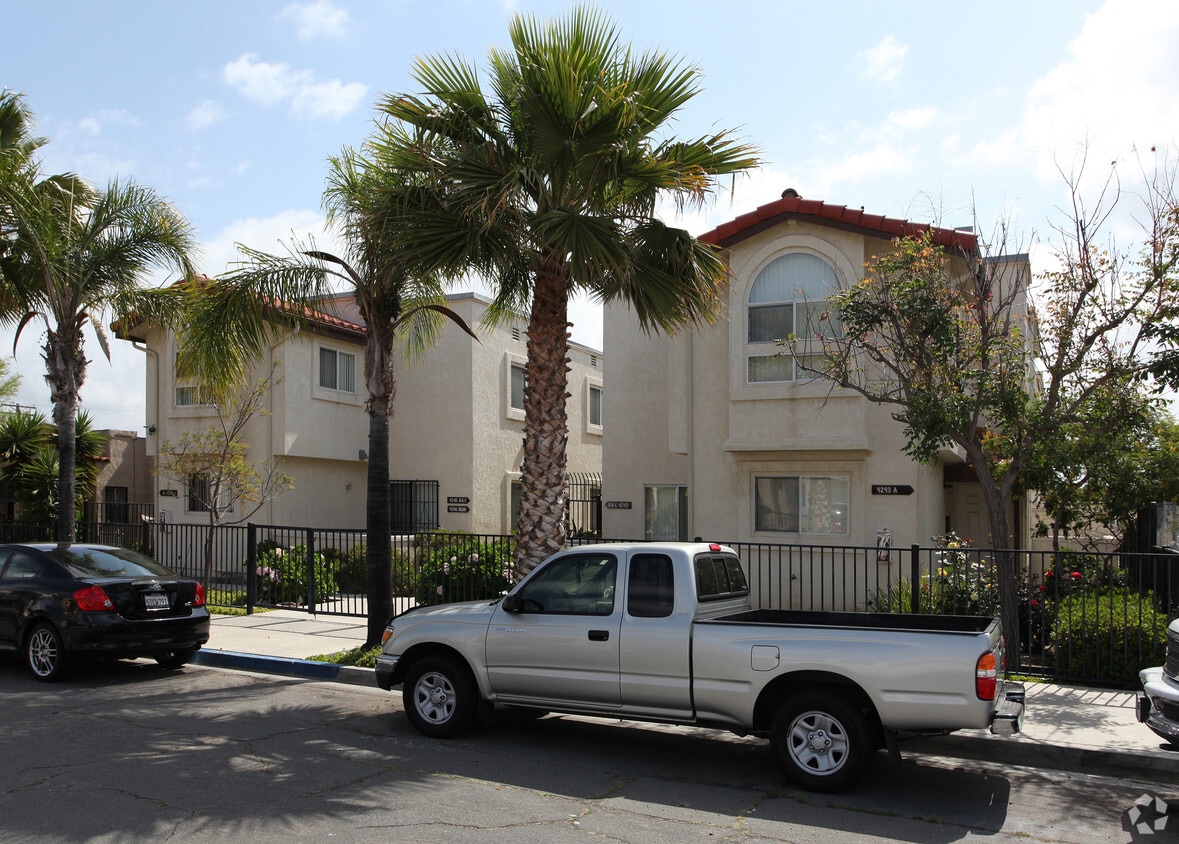Primary Photo - 4243-4245 47th St