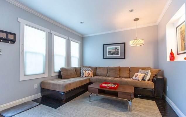 Foto del edificio - 1548 Silver Lake Blvd