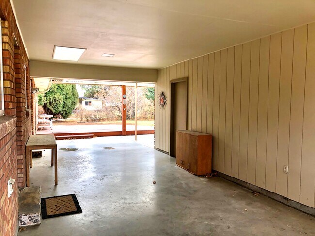 Building Photo - 3411 W Hillcrest Dr
