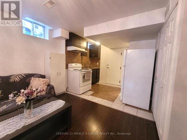 Building Photo - 40 Palm Tree Rd