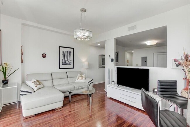 Foto del edificio - 3040 Peachtree Rd NW