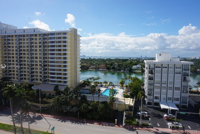 Foto del edificio - 5601 Collins Ave