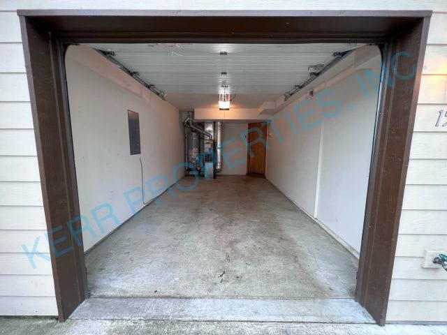 Building Photo - 1594 NE Cleveland Ave