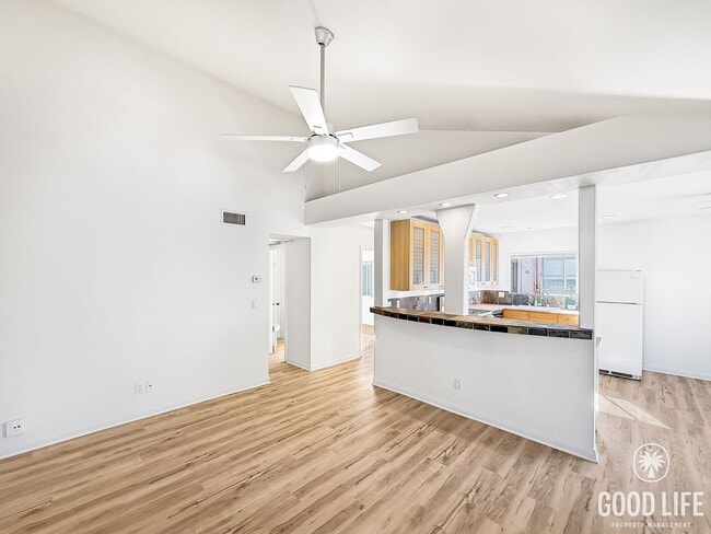 Foto del edificio - Great 2B/1.5BA Condo in Del Cerro for Rent!